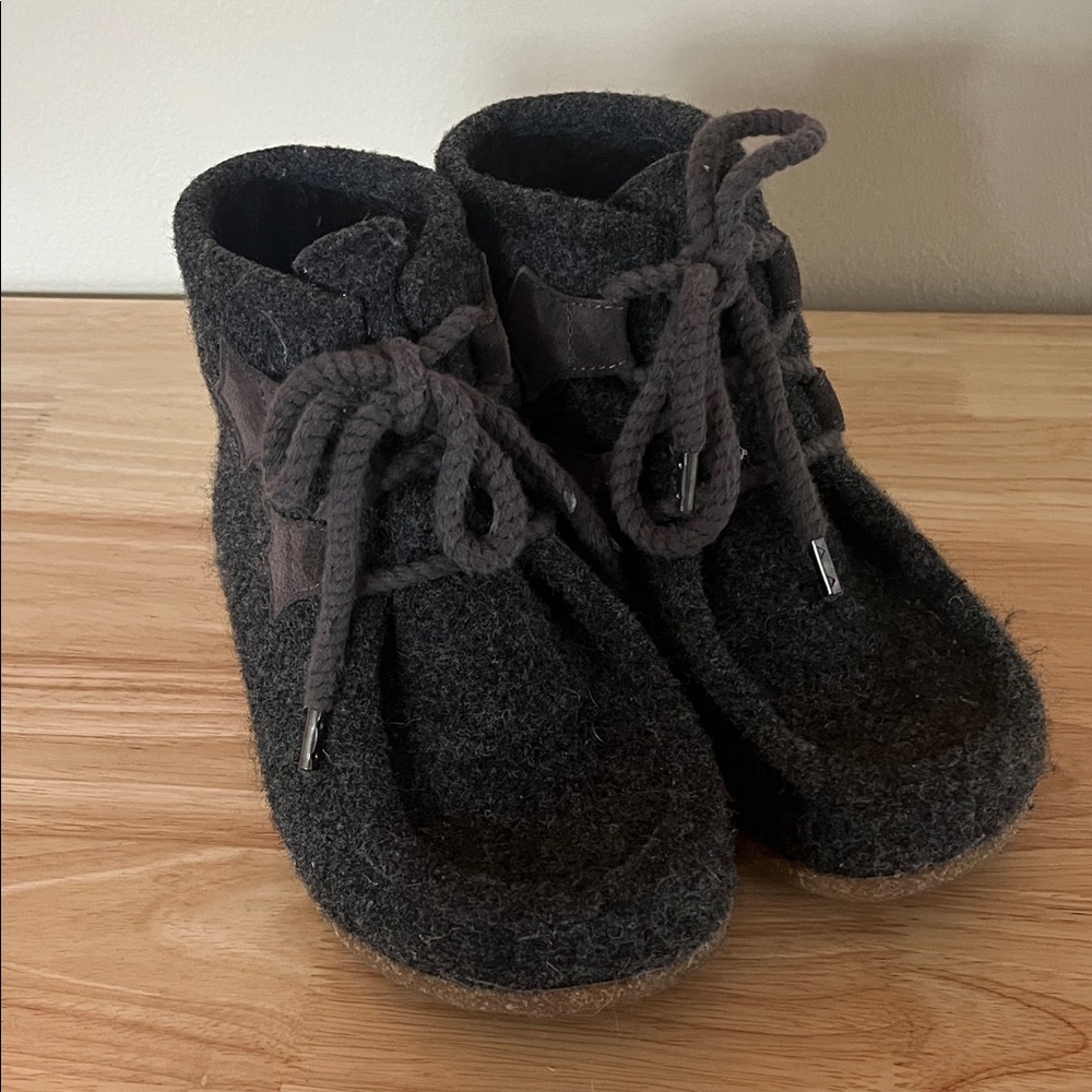 Taos Footwear Women's Wool Boots - Dark Gray